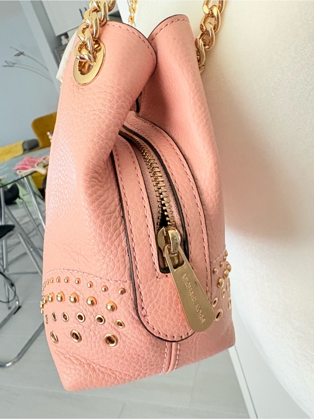 Michael Kors Pink Pebble Leather Shoulder Bag with Gold Chain Straps - Picture 3 of 7